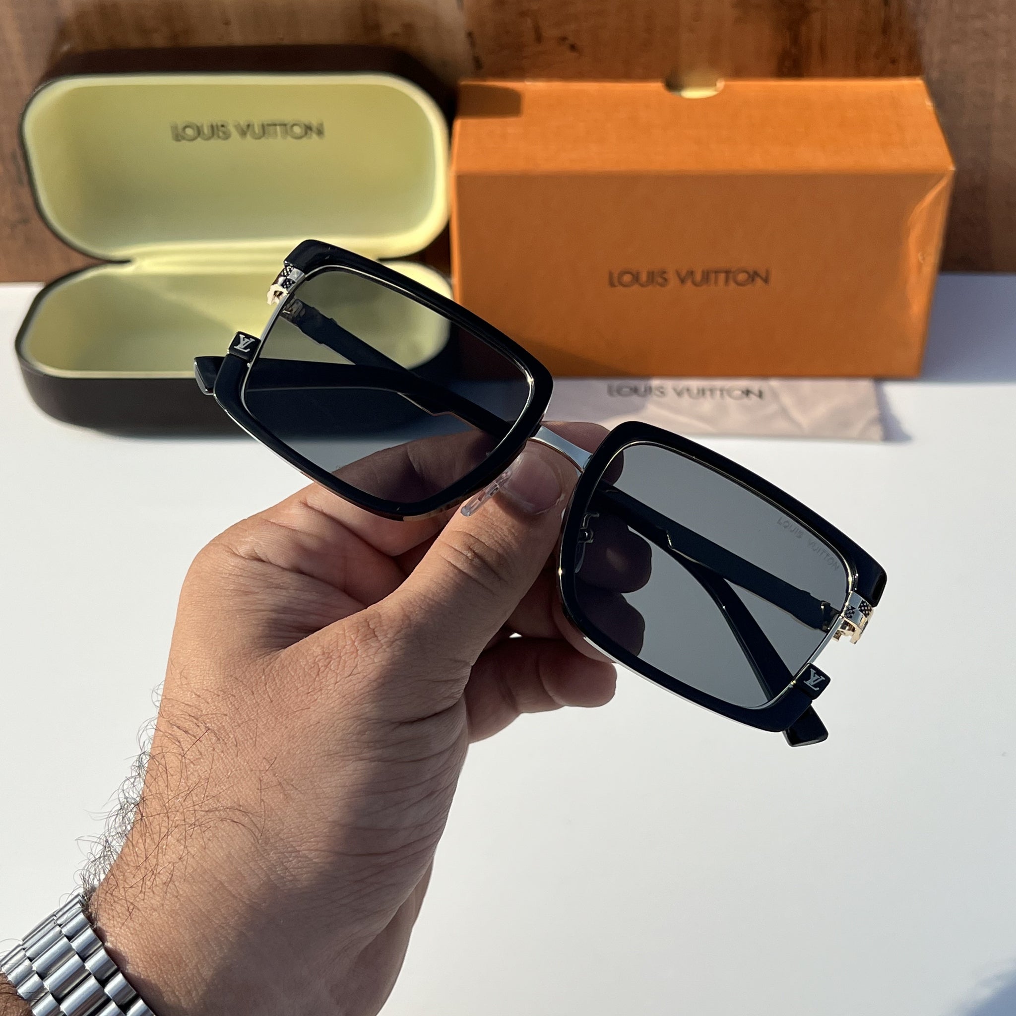7295_gold_black