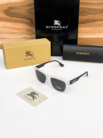 Burbe_rry_white_black_4293