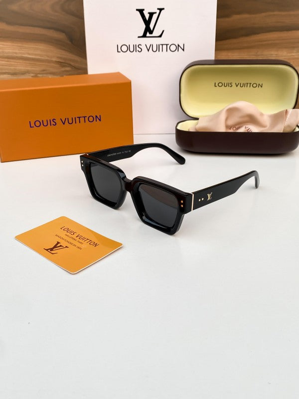 Lou_is_vuitt_on_8263