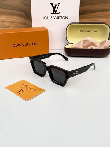 Lou_is_vuitt_on_8263